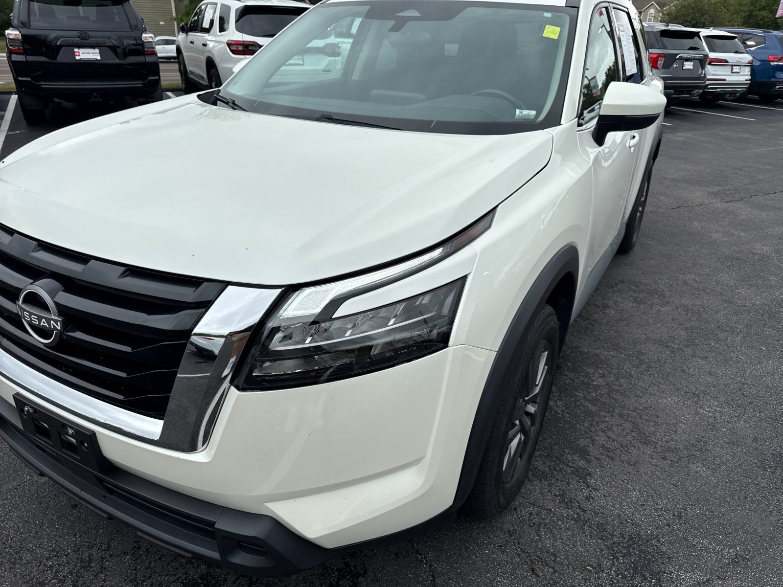 Used 2024 Nissan Pathfinder SV FWD image 29