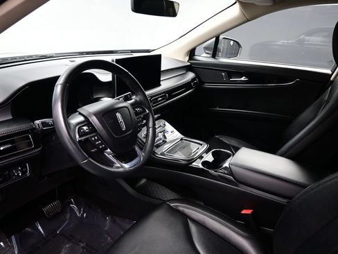 Used 2023 Lincoln Nautilus FWD w/ Premium Package image 8