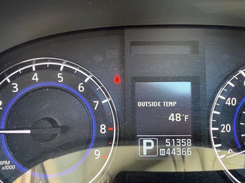 Used 2010 INFINITI G37 Convertible w/ Premium Pkg RWD image 4
