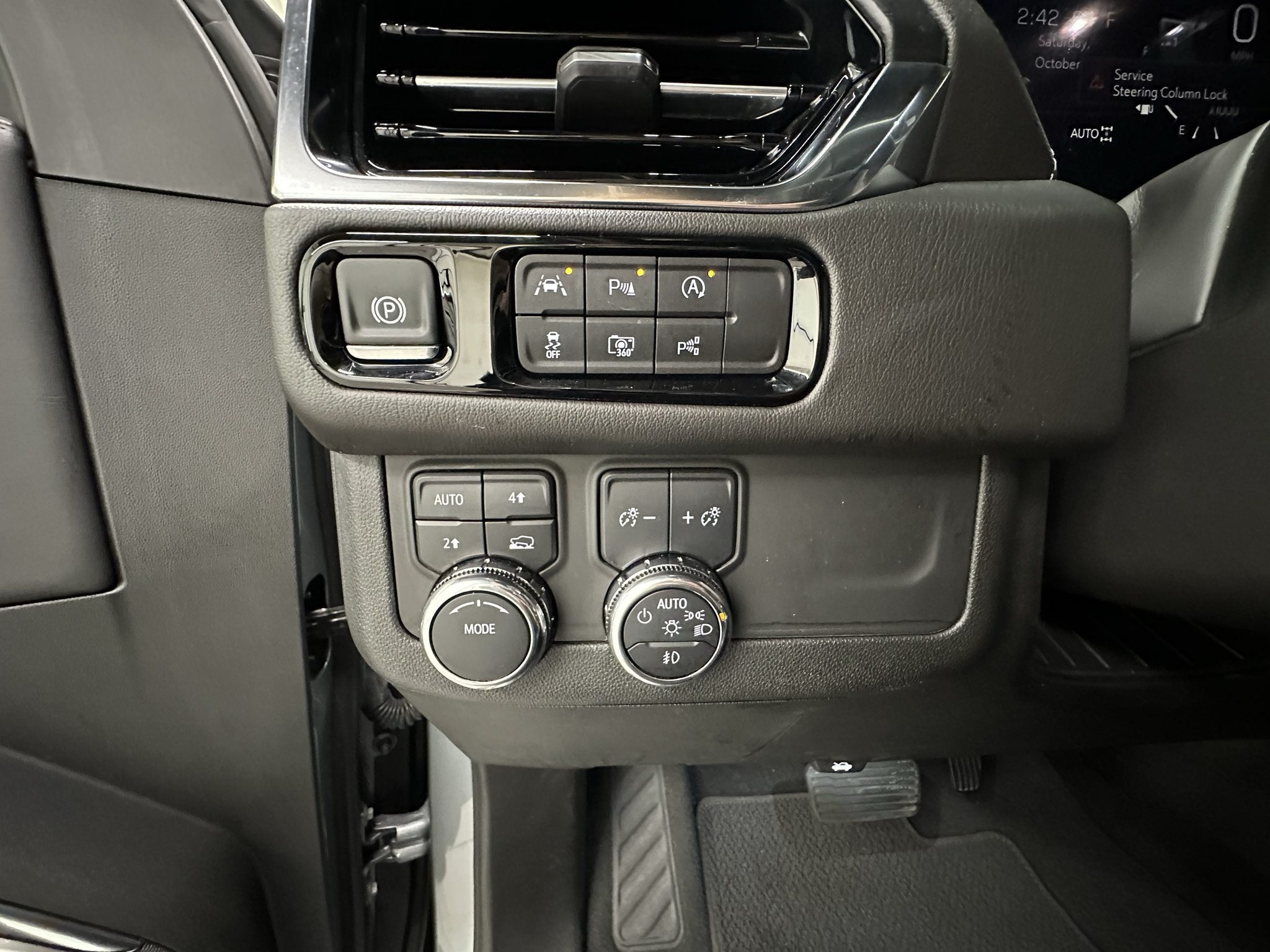 Certified 2025 GMC Yukon Denali AWD/4WD image 30