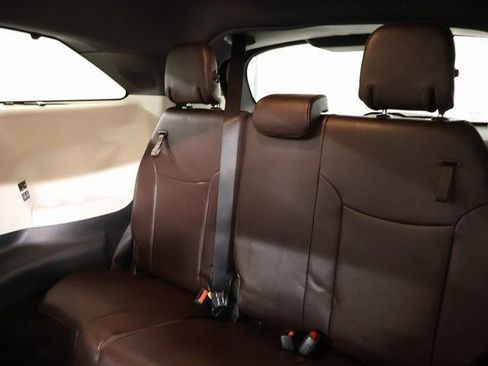 Used 2023 Toyota Sienna Platinum image 32