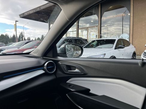 Used 2025 Chevrolet Trax LT image 36