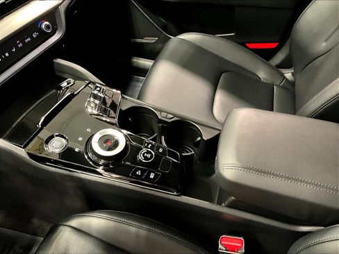 Certified 2025 Kia Sportage EX AWD/4WD image 18