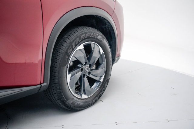 Used 2025 Nissan Rogue SV AWD/4WD image 11