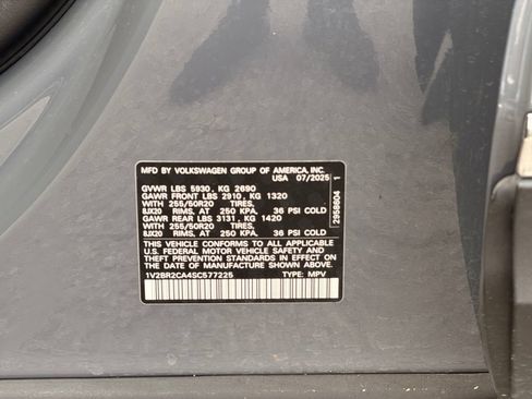 Used 2025 Volkswagen Atlas SEL AWD/4WD image 37