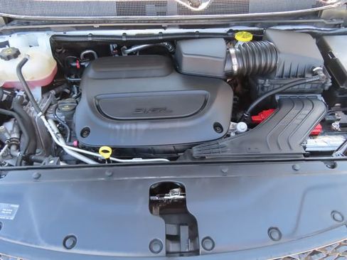 Used 2023 Chrysler Pacifica Touring-L FWD image 11