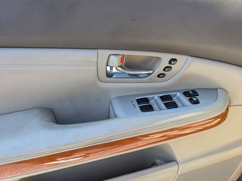 Used 2004 Lexus RX 330 image 9
