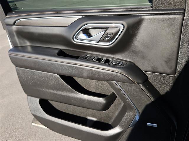 Used 2023 GMC Yukon AT4 w/ AT4 Premium Package AWD/4WD image 14