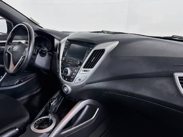 Used 2017 Hyundai Veloster Value Edition FWD image 25