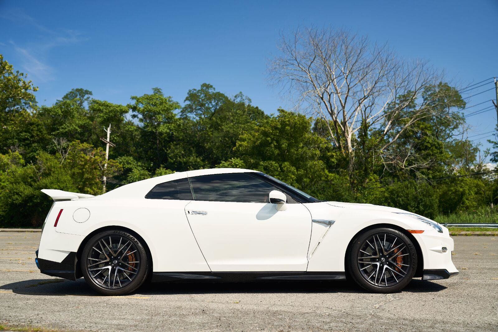Certified 2024 Nissan GT-R Premium w/ Premium Interior Package AWD/4WD image 46