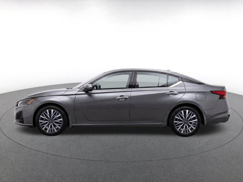 Used 2025 Nissan Altima 2.5 SV FWD image 4