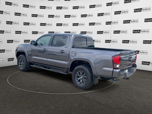 Used 2023 Toyota Tacoma SR5 w/ Technology Package AWD/4WD image 4