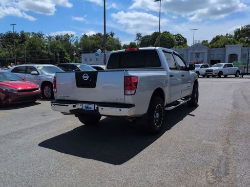 Used 2010 Nissan Titan SE w/ SE Value Truck Pkg AWD/4WD image 8