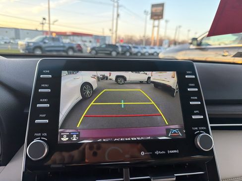 Used 2020 Toyota Avalon XLE image 17