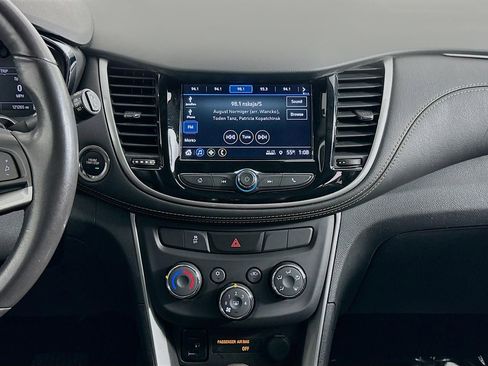 Used 2018 Chevrolet Trax LT w/ LT Convenience Package image 15