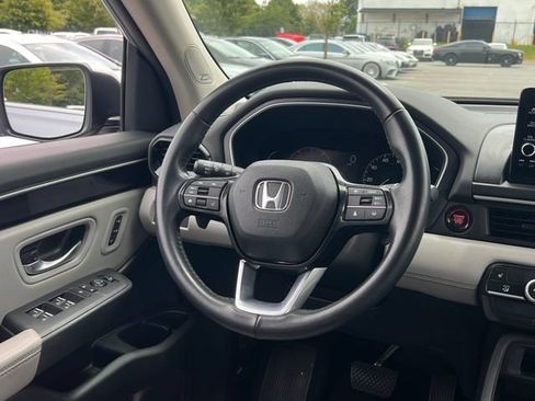 Used 2023 Honda Pilot Touring image 18