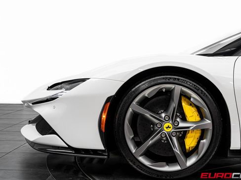 Used 2022 Ferrari SF90 Stradale AWD/4WD image 17