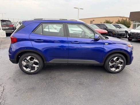 Used 2022 Hyundai Venue SEL FWD image 6