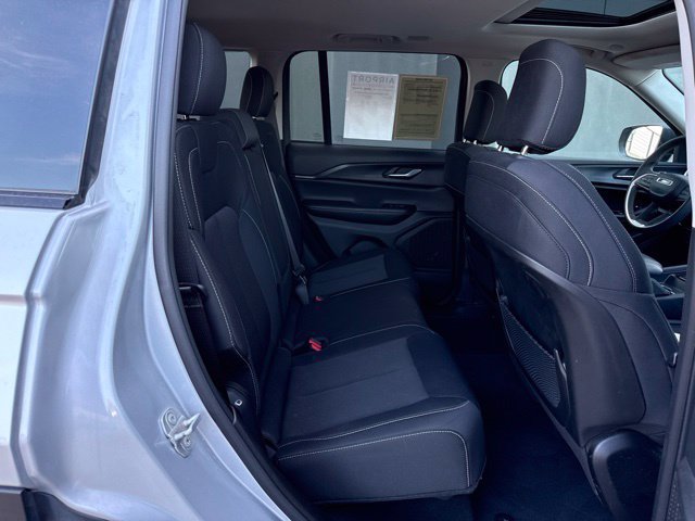 Used 2024 Jeep Grand Cherokee Laredo X AWD/4WD image 11