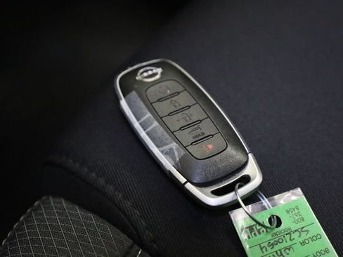 Used 2025 Nissan Pathfinder SV AWD/4WD image 37