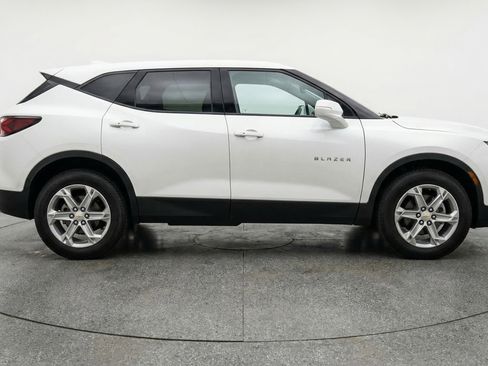 Used 2025 Chevrolet Blazer LT image 11