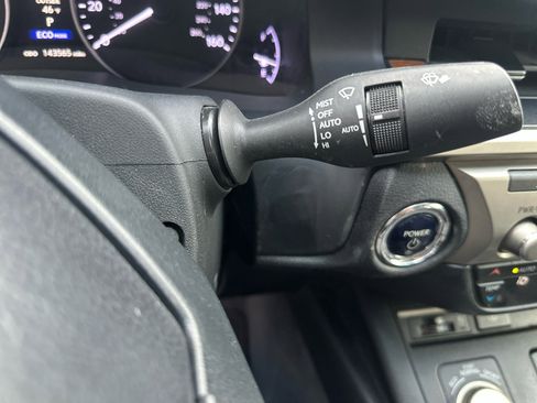 Used 2013 Lexus ES 300h w/ Luxury Pkg image 24