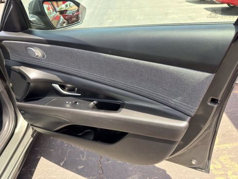 Used 2024 Hyundai Elantra Limited FWD image 11