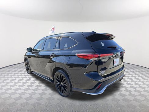 Certified 2023 Toyota Highlander XSE image 17