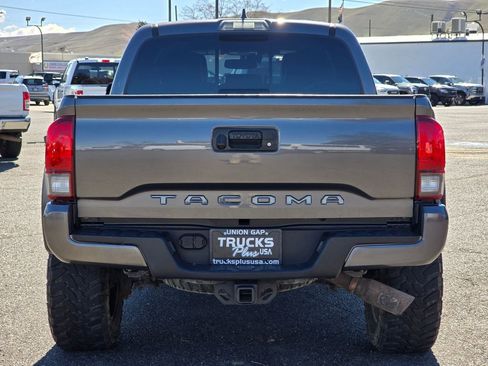 Used 2019 Toyota Tacoma SR image 4