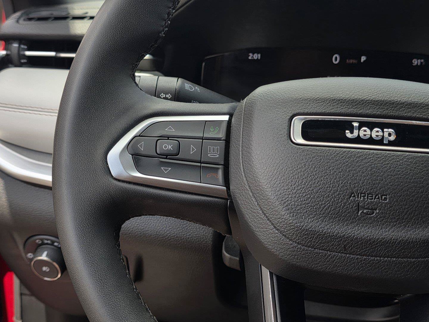 Used 2025 Jeep Grand Cherokee Altitude AWD/4WD image 11