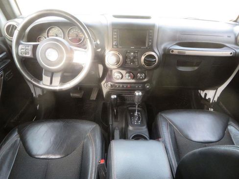 Used 2016 Jeep Wrangler Unlimited Sahara image 11