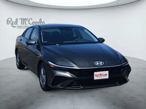 Used 2024 Hyundai Elantra SE FWD image 7