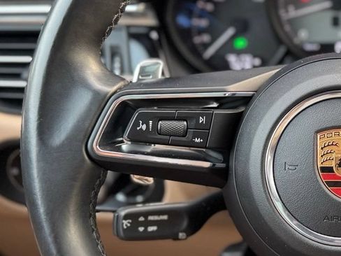 Certified 2022 Porsche Macan S AWD/4WD image 24