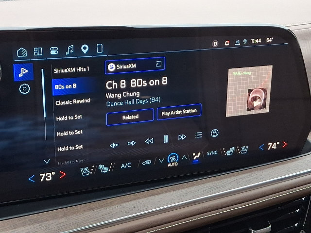 Used 2025 Chevrolet Suburban High Country AWD/4WD image 12