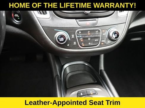 Used 2019 Chevrolet Malibu LT w/ Leather Package FWD image 29