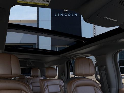 New 2026 Lincoln Navigator Reserve AWD/4WD image 22
