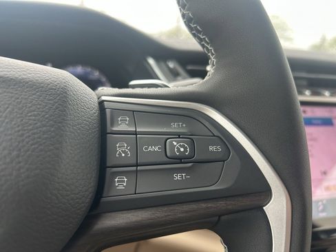 New 2025 Jeep Grand Cherokee Limited w/ Luxury Tech Group II image 15