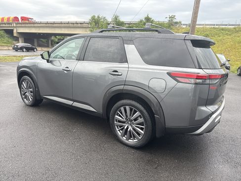 Used 2023 Nissan Pathfinder SL w/ SL Premium Package AWD/4WD image 6
