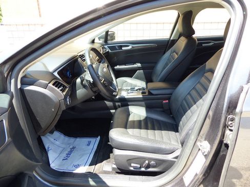 Used 2017 Ford Fusion SE AWD/4WD image 24