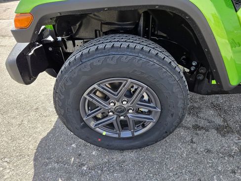 New 2026 Jeep Gladiator Sport AWD/4WD image 9