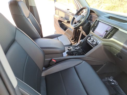 Used 2022 Volkswagen Atlas SEL R-Line image 10