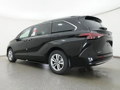 New 2026 Toyota Sienna Limited image 15