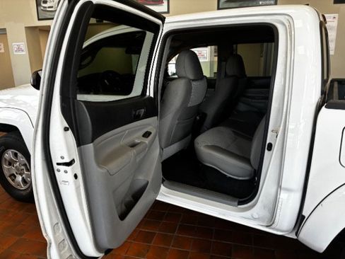 Used 2014 Toyota Tacoma 4x4 Double Cab w/ TRD Off-Road Package image 26