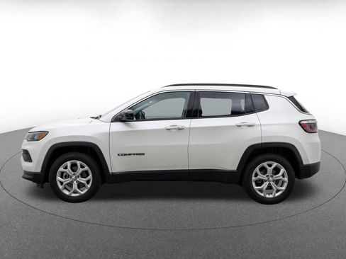 Used 2025 Jeep Compass Latitude AWD/4WD image 4