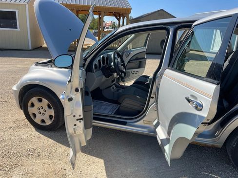 Used 2007 Chrysler PT Cruiser Sport Wagon 4D image 10