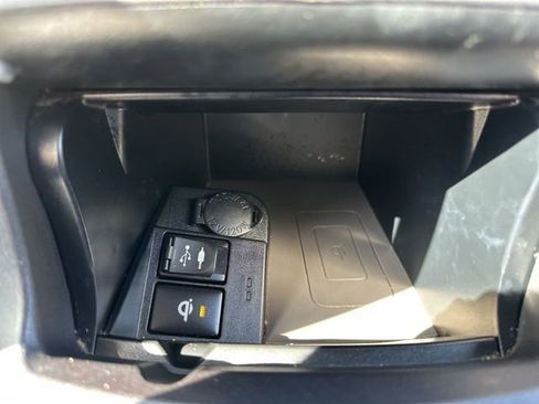 Used 2015 Toyota Camry XLE w/ Moonroof Package image 19