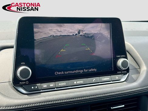 Used 2025 Nissan Rogue SV FWD image 17