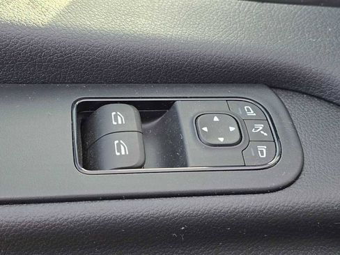 Used 2025 Mercedes-Benz Sprinter 2500 image 25