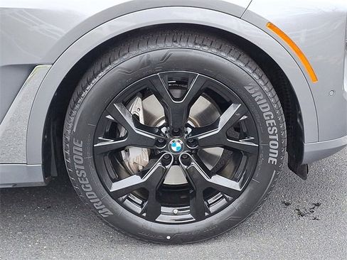 Used 2024 BMW X7 xDrive40i w/ Premium Package image 8