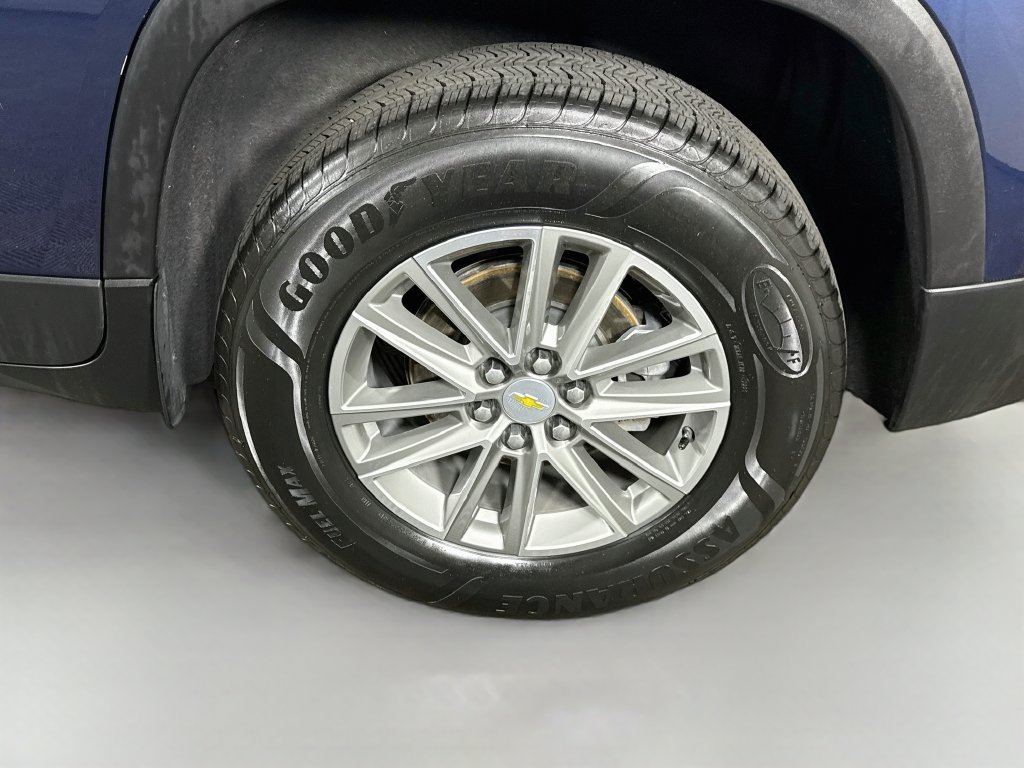 Used 2023 Chevrolet Traverse LT FWD image 36